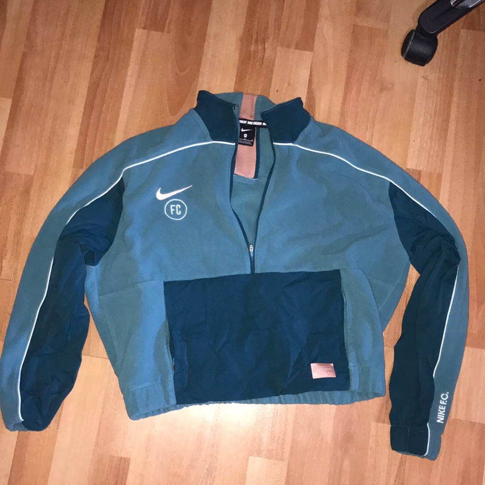 Nike pullover